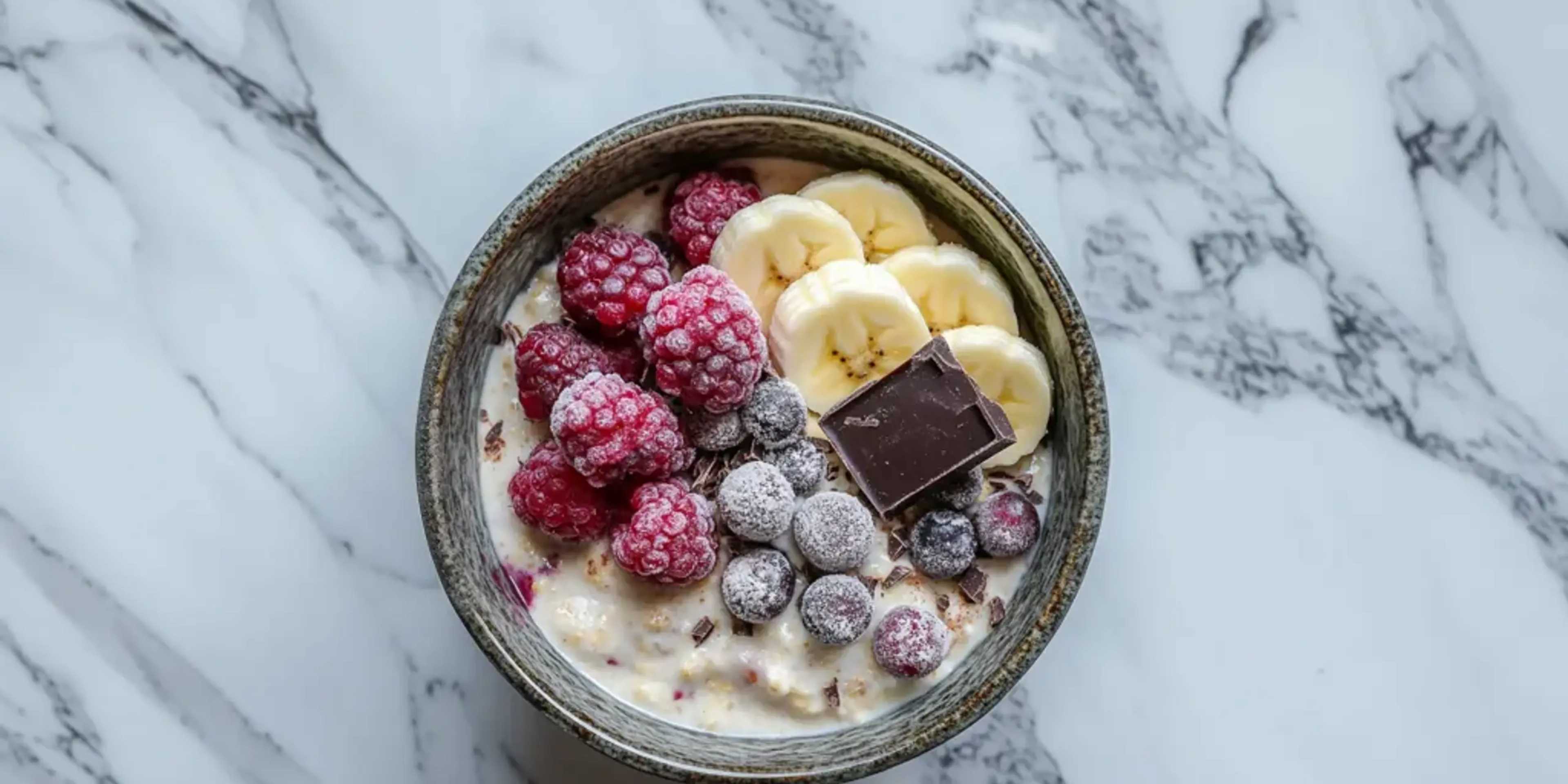Haferbrei mit Obst und Schokolade