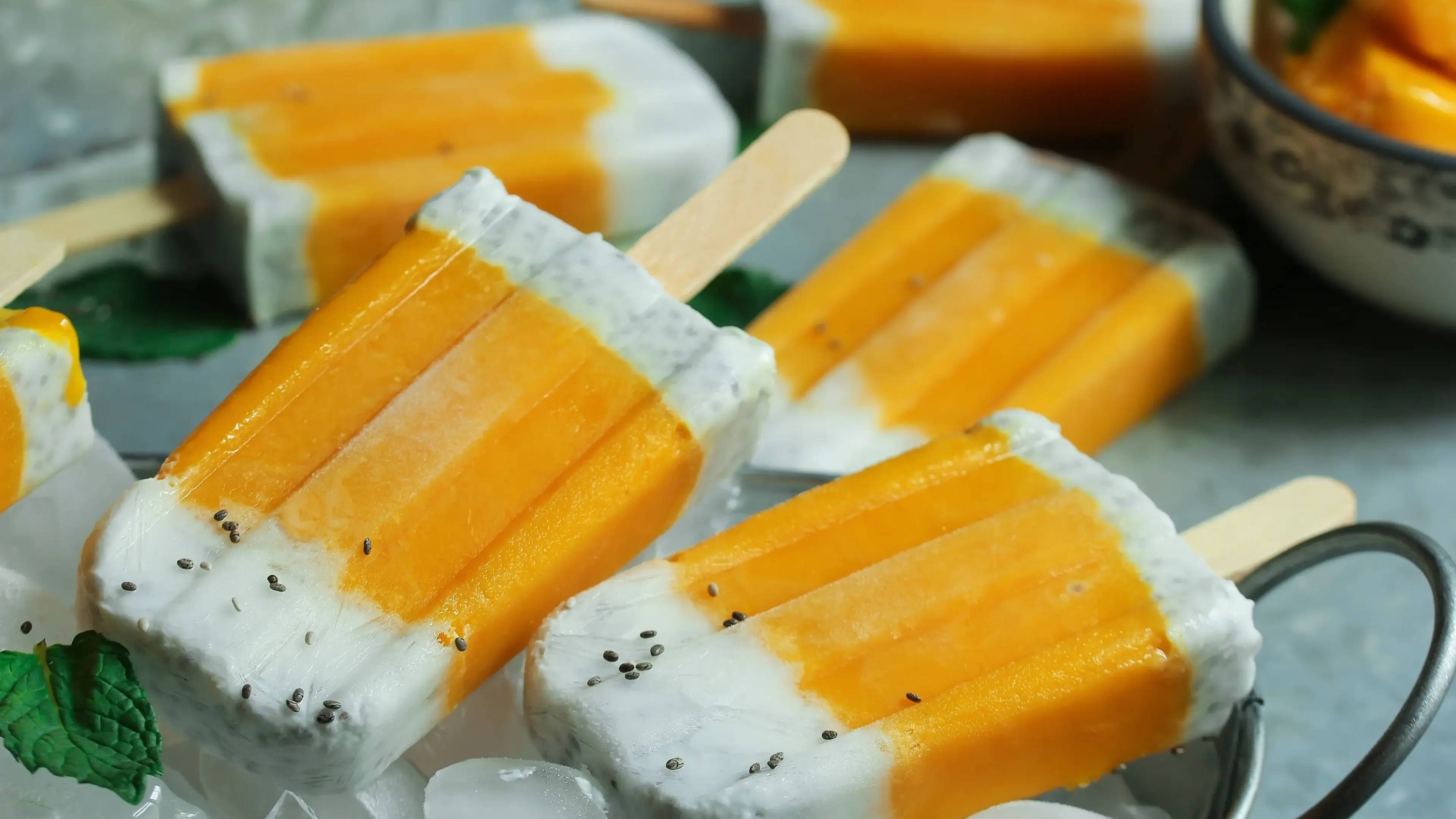 Zuckerfreie Mango Kokos Popsicles