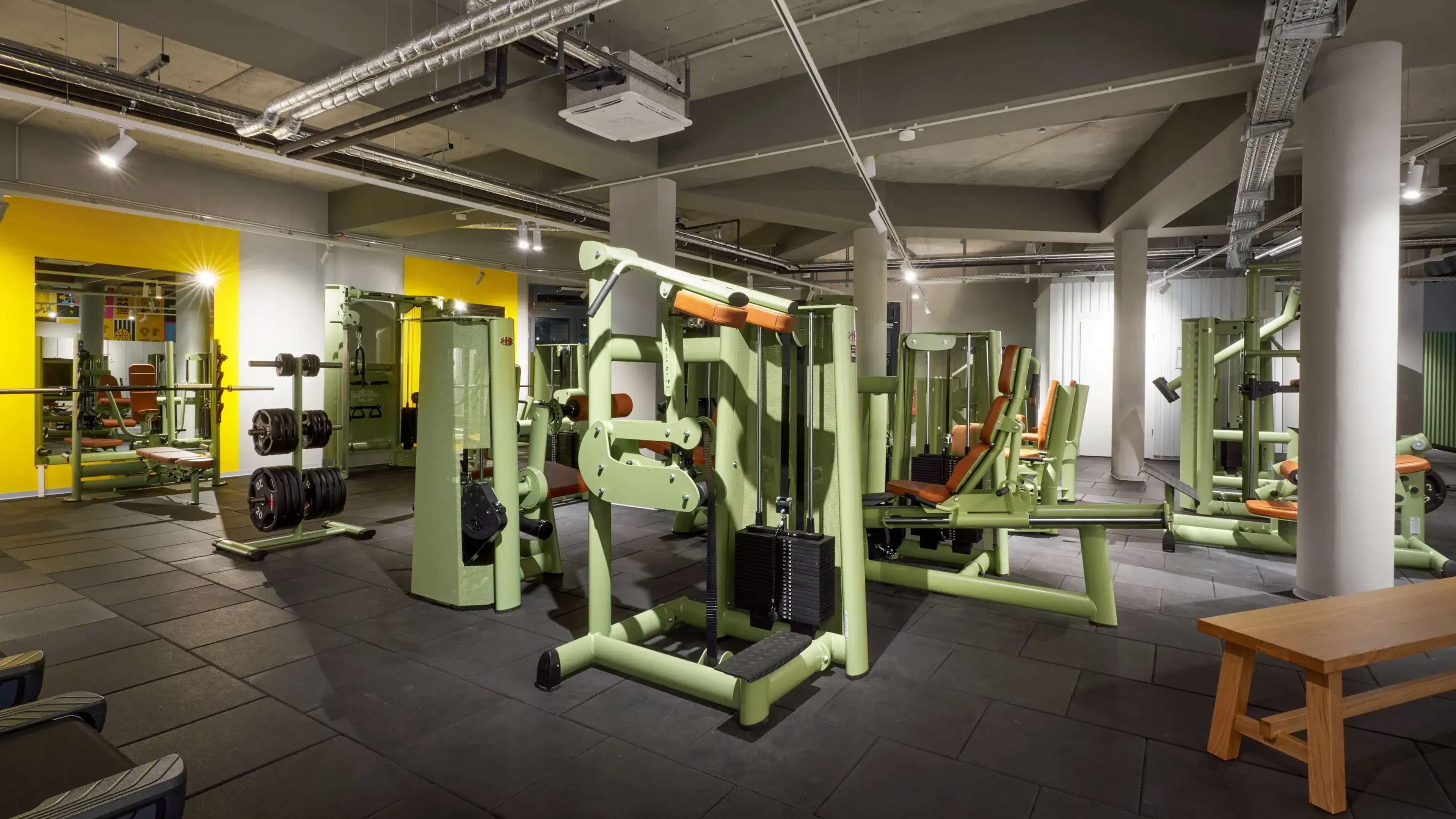 Geräte in einem Fitnessstudio