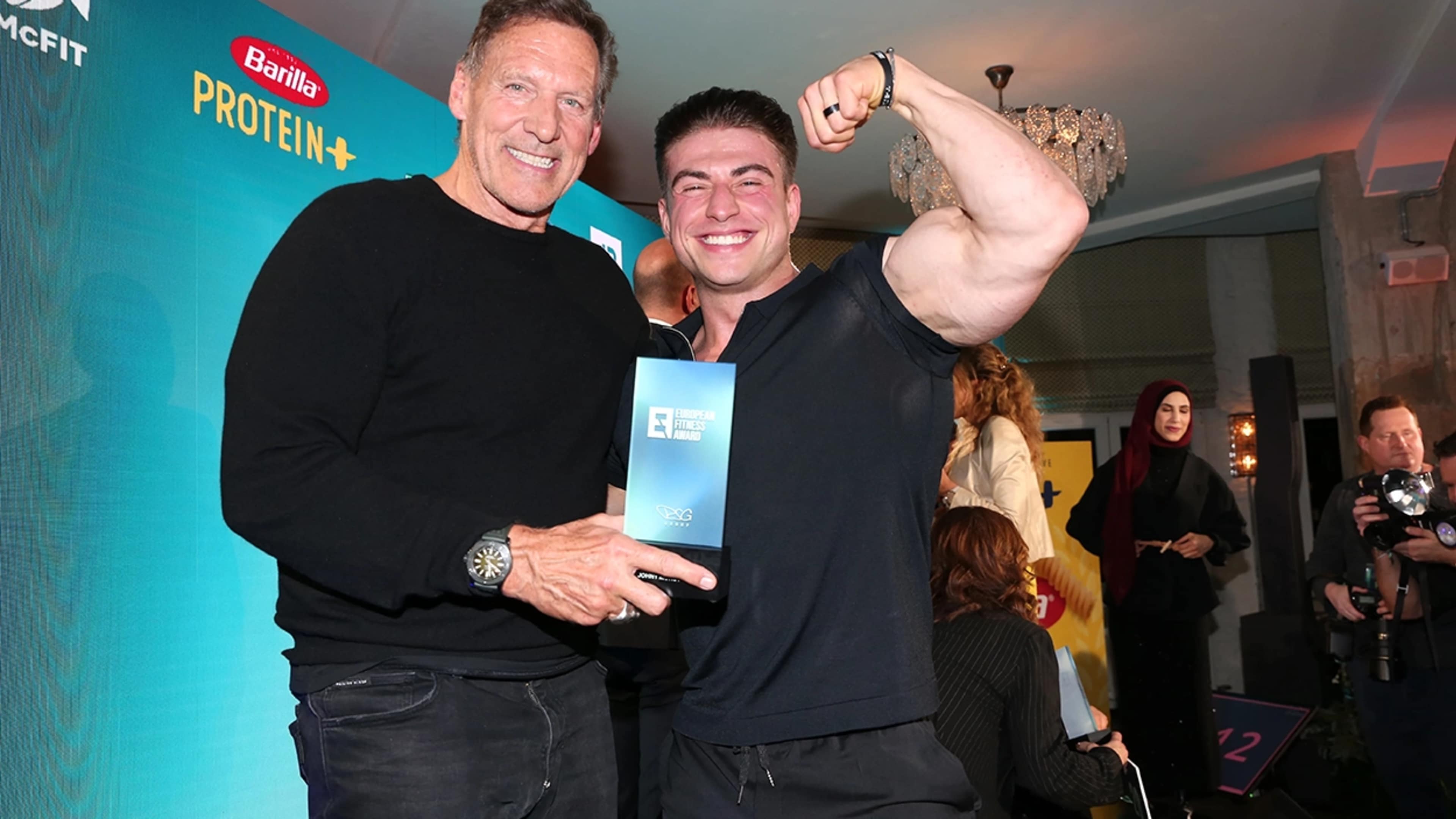 Johny Münster und Ralf Moeller mit einem European Fitness Award
