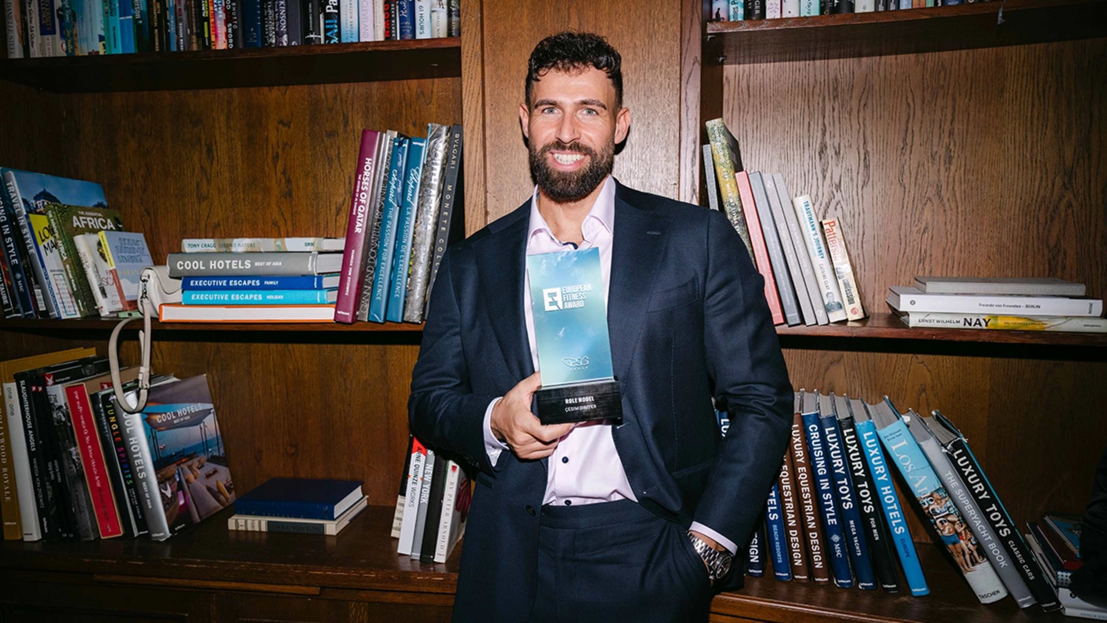 Çesim Dimter hält einen European Fitness Award