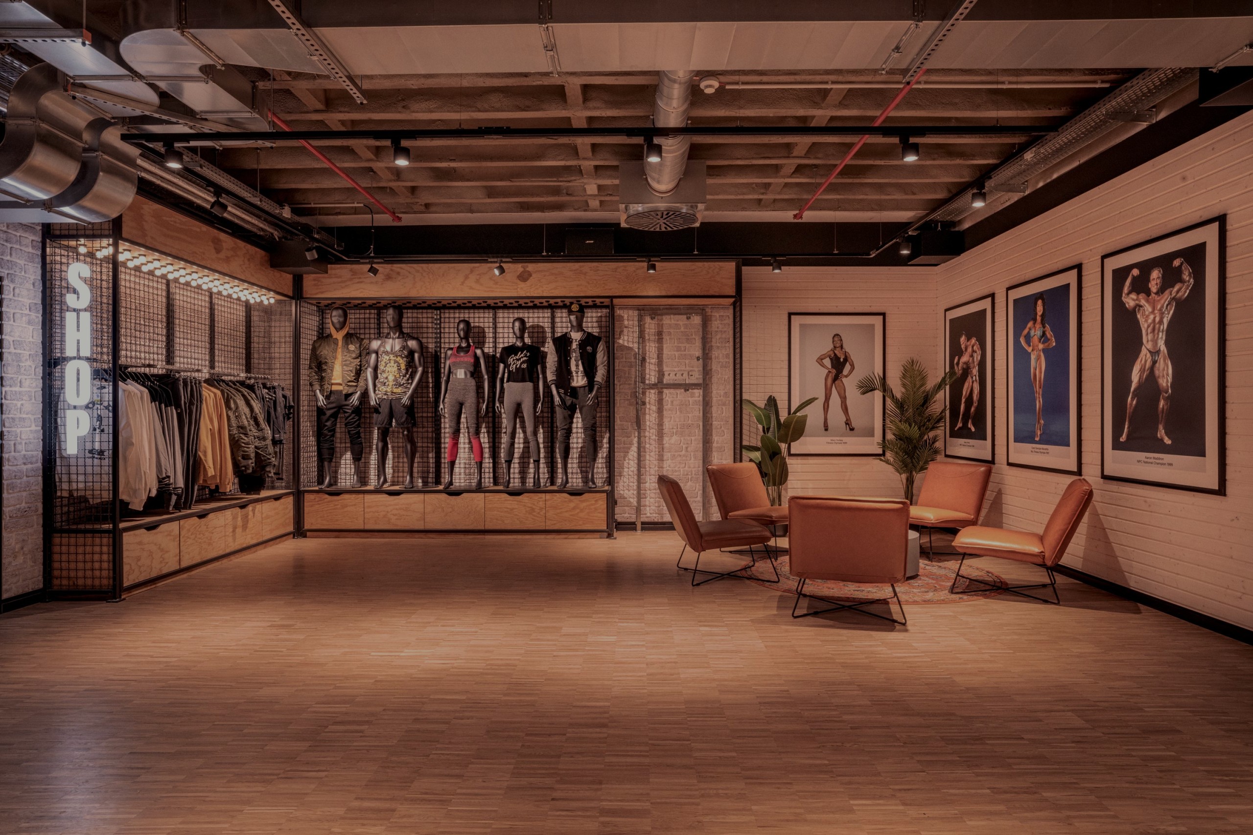 Shop & Lounge Area im Gold's Gym Herne