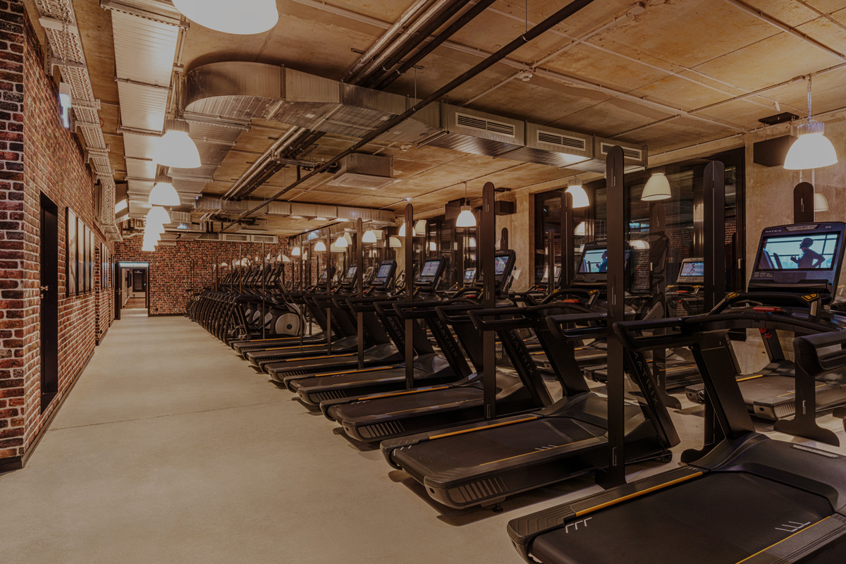 Cardiogeräte im Gold's Gym Fitnessstudio München