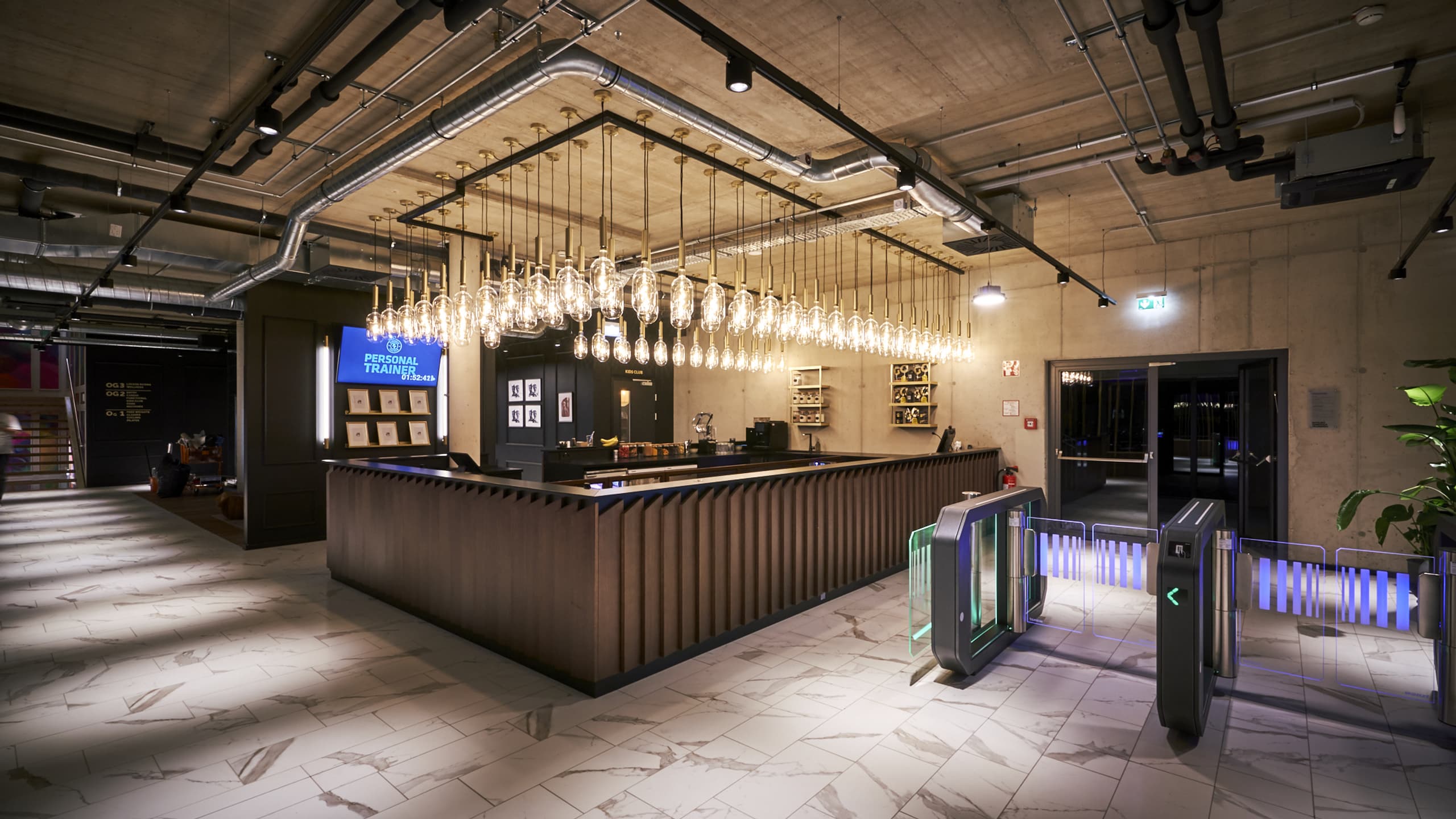 John Reed Fitnessstudio Wien Donau Zentrum Indoor Functional Area Gewichte Geräte Pump Up The Gym