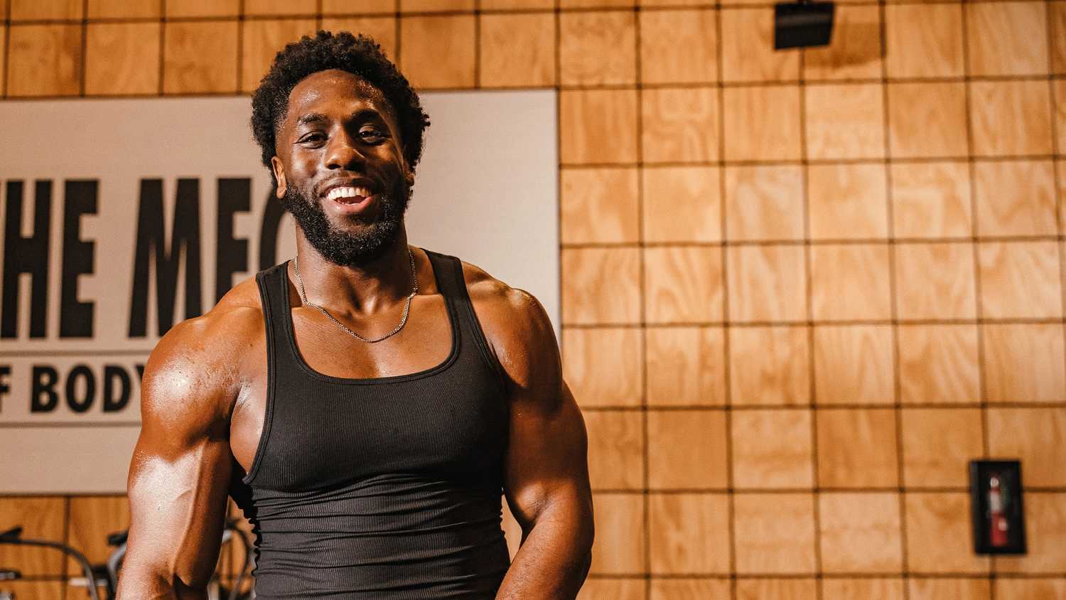 Sportler im Gold's Gym Fitnessstudio